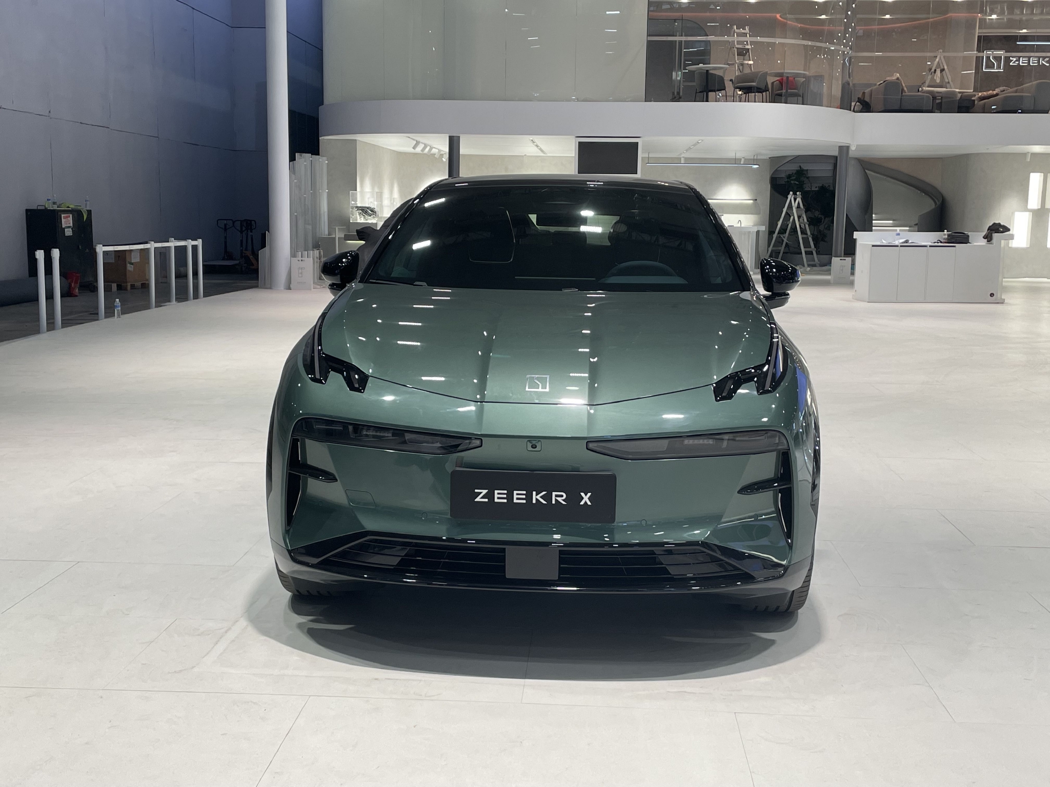 2023上海车展探馆:极氪第三款车型zeekr x__财经头条