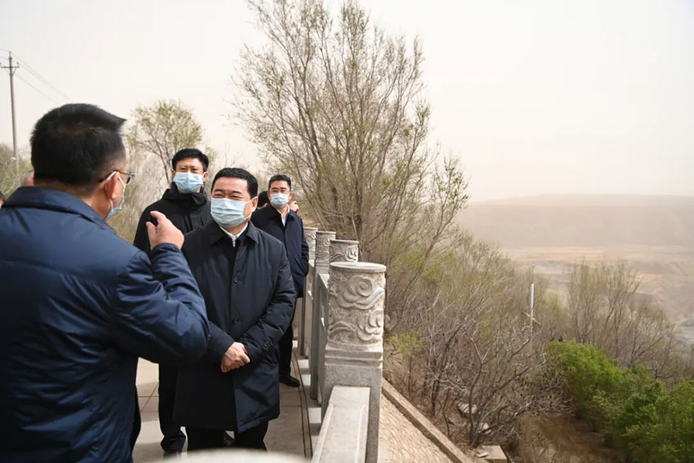 4月11日，辽宁省委书记、省人大常委会主任郝鹏到海州露天矿调研。