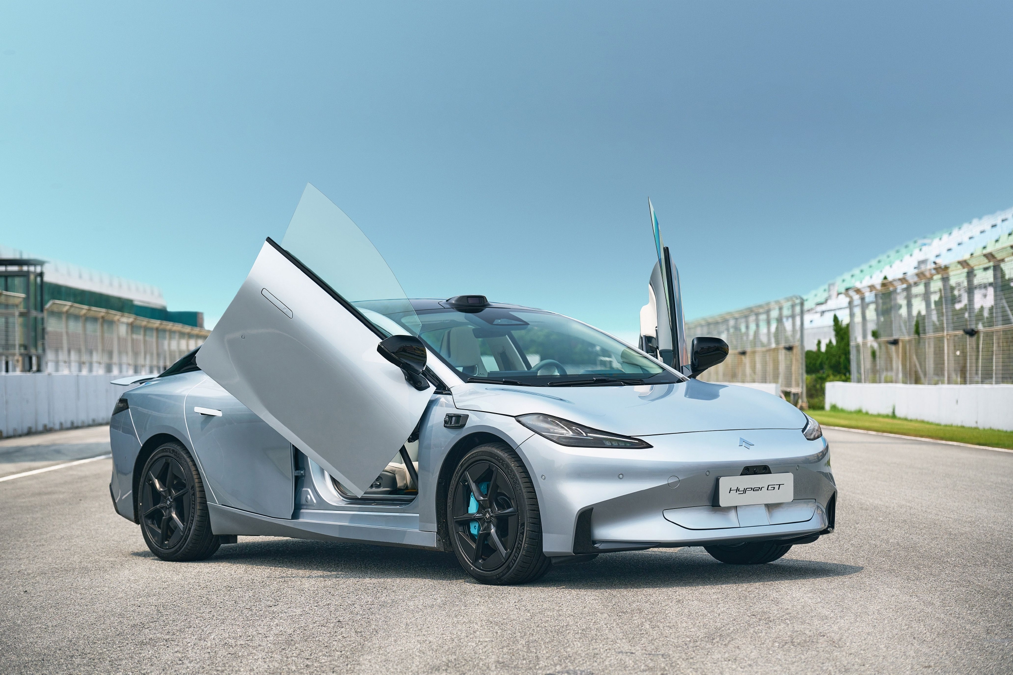 随着中国新能源的技术日趋成熟,国产新能源逐步占领市场份额的同时,也