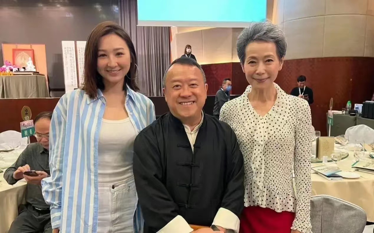 叶童又被吊打了,满脸皱纹花白头发,她已成为娱乐圈“另类”|叶童|皱纹|白发_新浪新闻