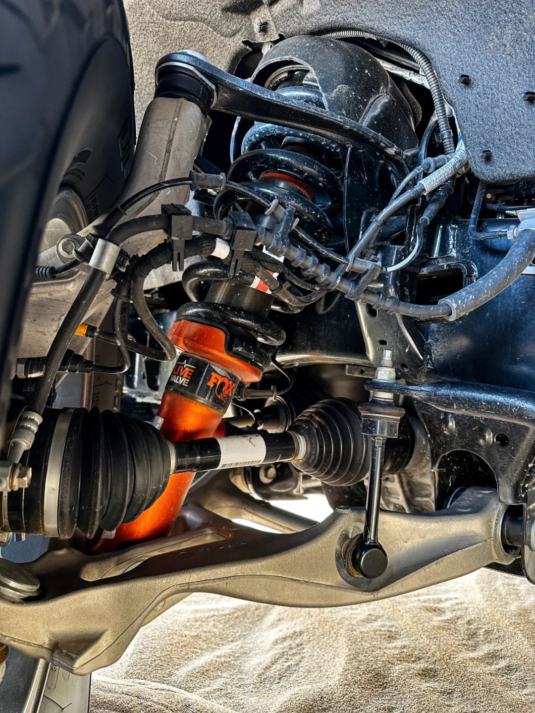 轴距3米7,v6双涡轮!