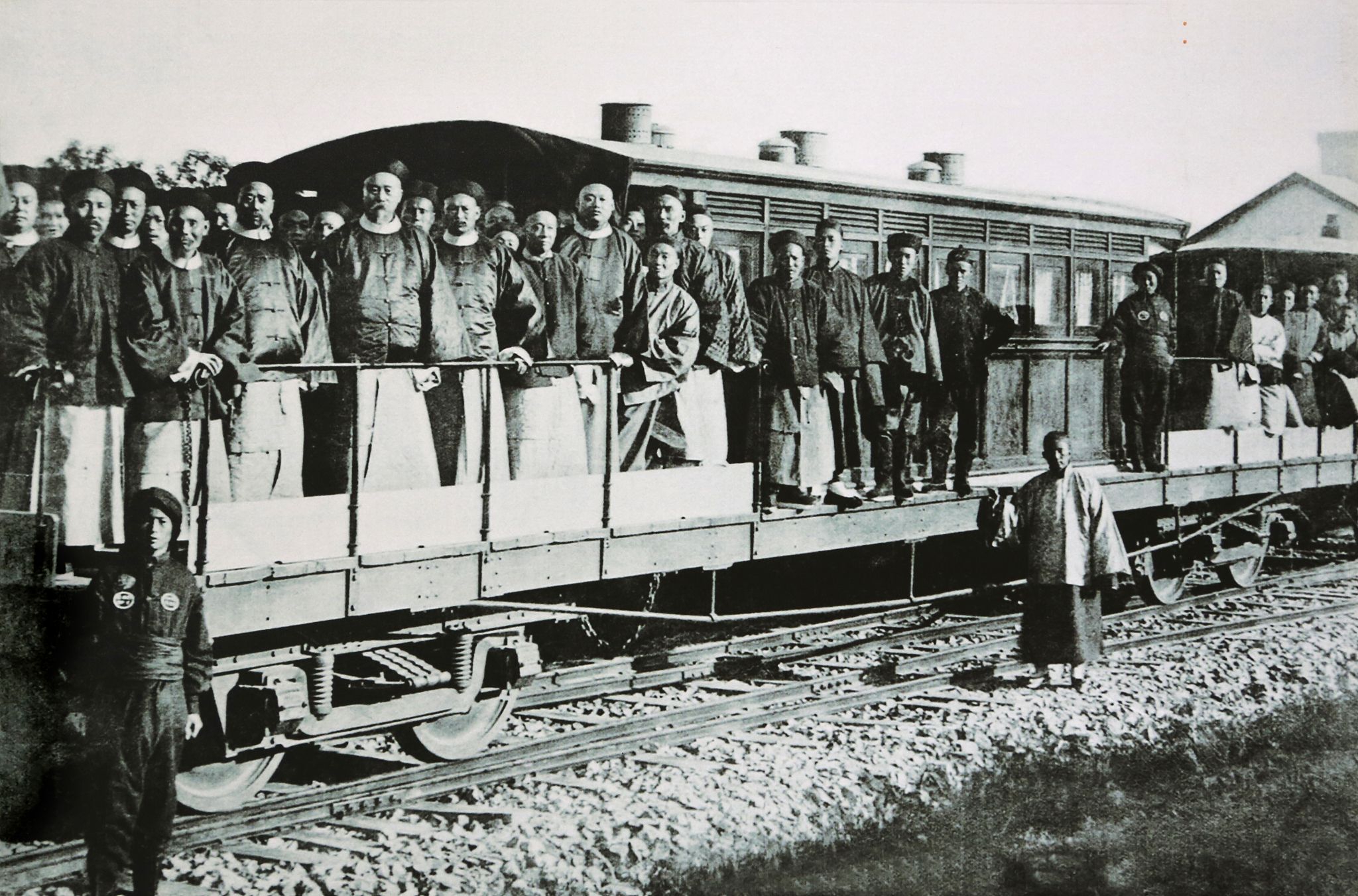 1881年6月,李鸿章视察唐山到胥各庄铁路.