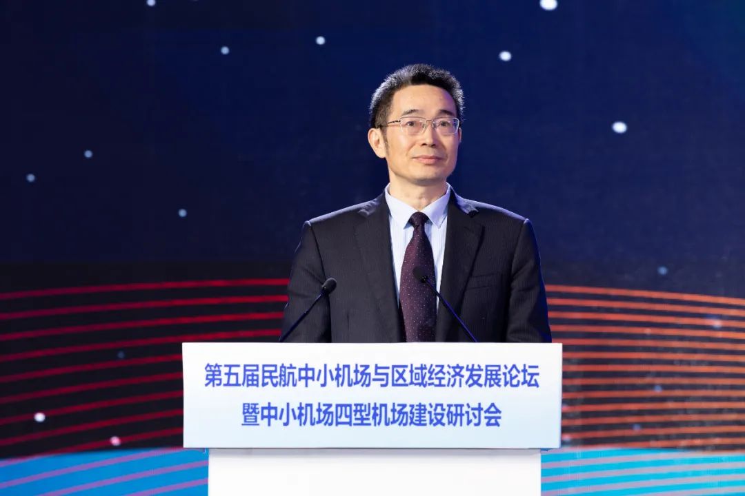 民航华东地区管理局局长姜春水