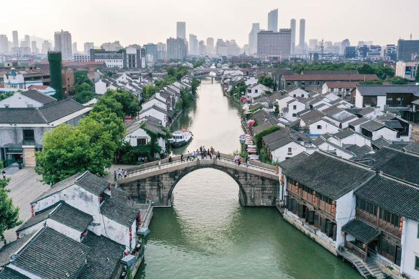 这是2019年6月12日无人机拍摄的大运河无锡段的清名桥历史文化街区.