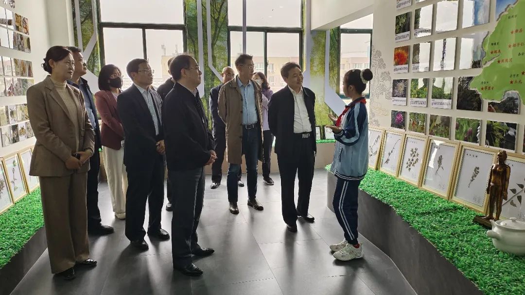 国家中医药博物馆馆长杨荣臣莅临德州市天衢中心小学调研|中医药文化