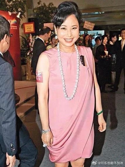 “三太”陈婉珍年轻时身高气质也很好人如其名温婉美丽……|赌王_新浪新闻