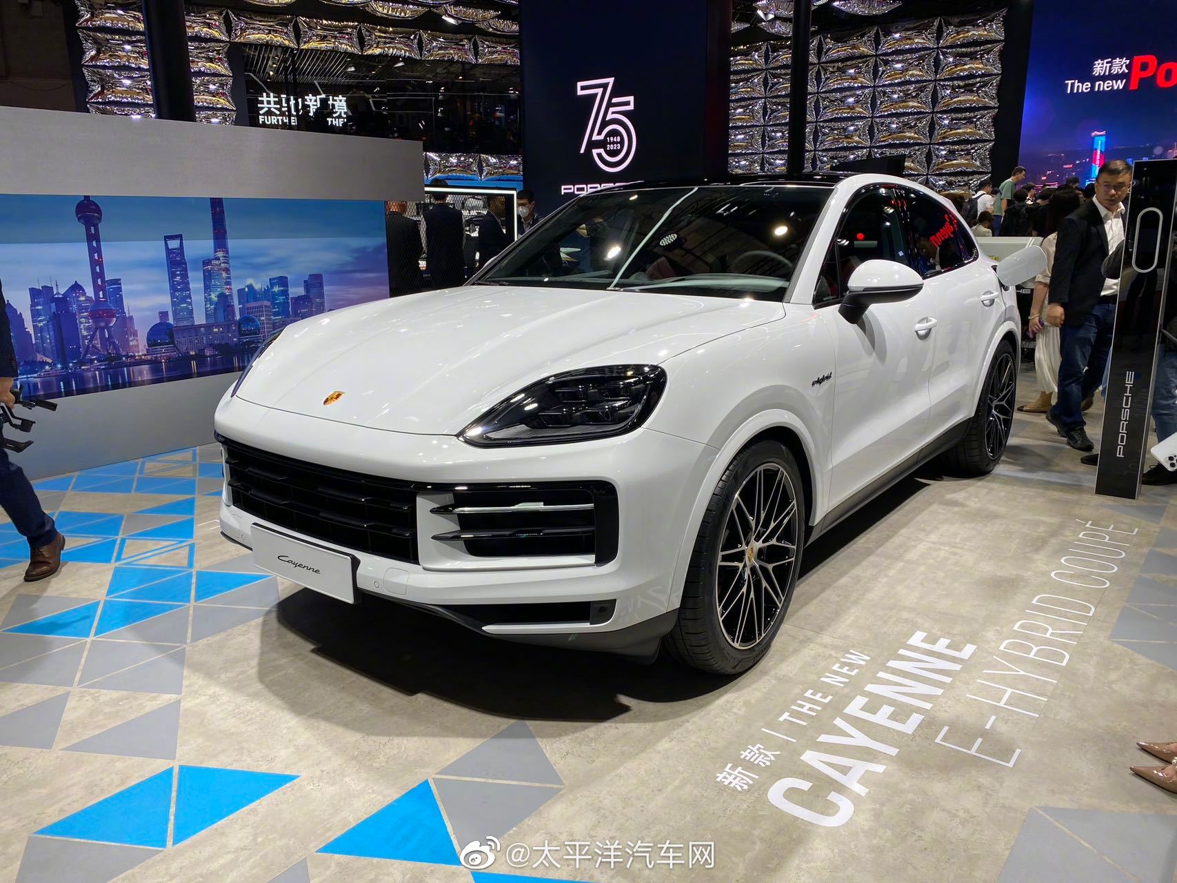 新款卡宴新增20t插混版本中期改款力度很大标配更良心12