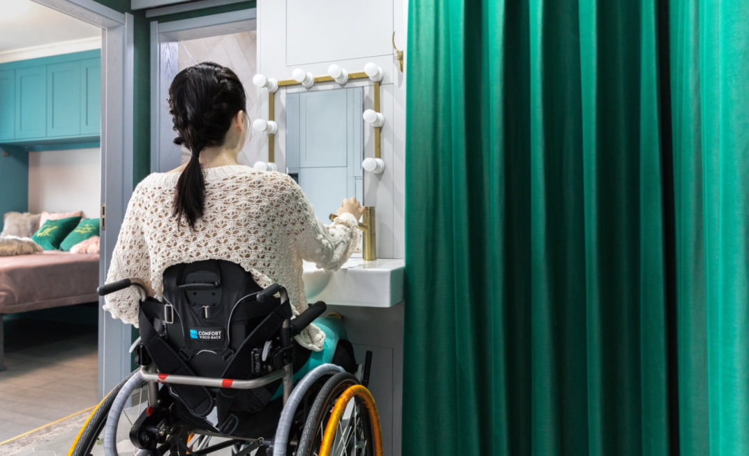 高位截瘫后女作家打造55㎡无障碍之家在轮椅上独立生活