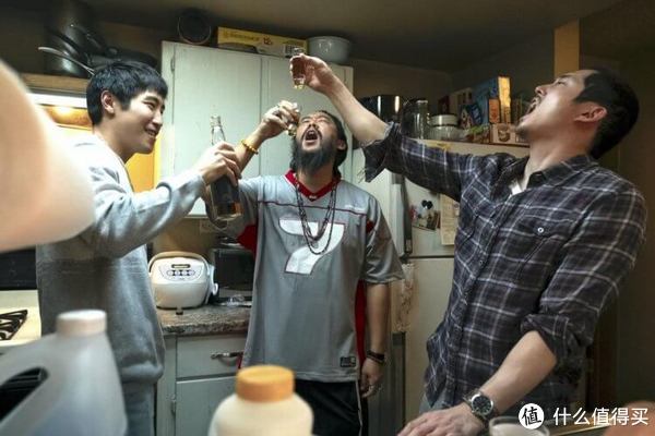 Netflix《怒呛人生》:看似荒谬透顶,却道尽现代心声的疗愈系黑色喜剧|丹尼_新浪新闻