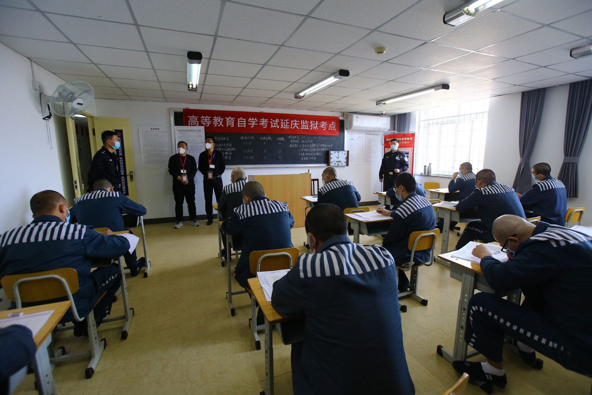 高墙内的考试：北京70名服刑人员参加狱内高自考