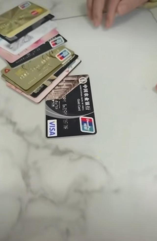 中国农行工作人员介绍,这就是普通的信用卡金卡.