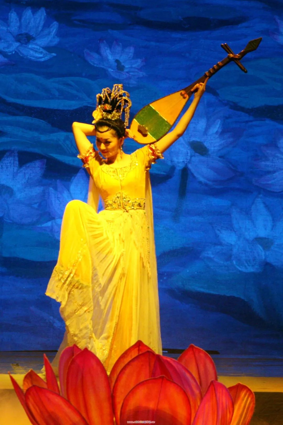 91%)剧场首演舞剧《丝路花雨》,将敦煌壁画中的舞姿搬上舞台,尤其剧中