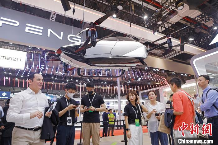 2023第二十届上海国际汽车工业展览会开幕 新能源汽车约占展量三分之