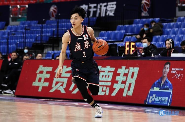 太稳了!徐杰12中7拿下16分6板 4前场板0失误|徐杰|广东|CBA_新浪新闻