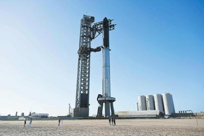 这是4月16日在美国得克萨斯州博卡奇卡基地拍摄的"星舟". 新华社/法新