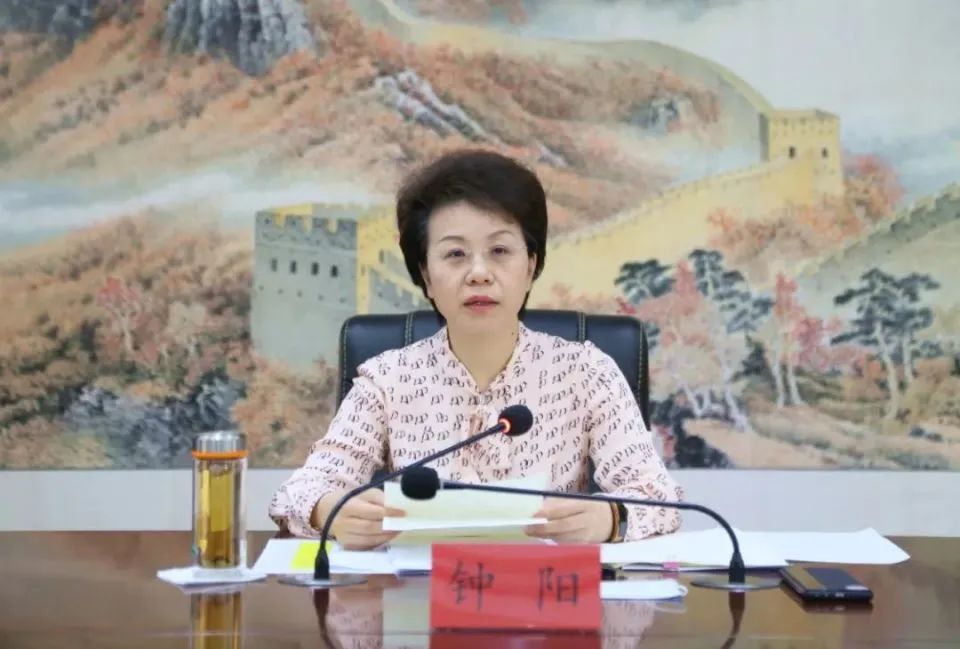 1972年1月生,她长期在贵州工作,曾任息烽县县长,县委书记, 贵阳国家