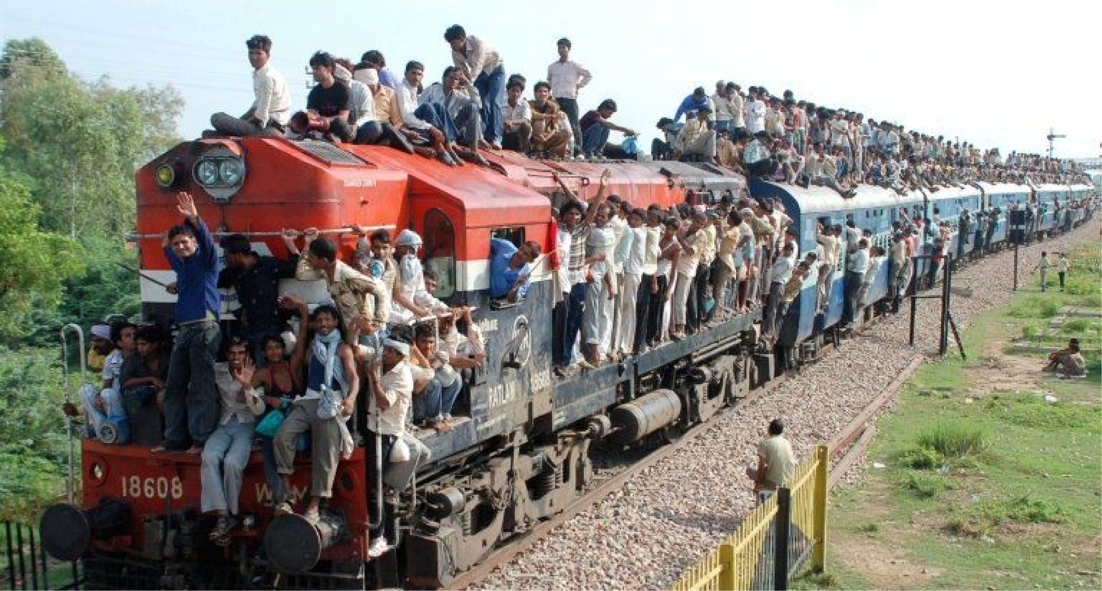 正在运行的印度的火车 图源:路透社