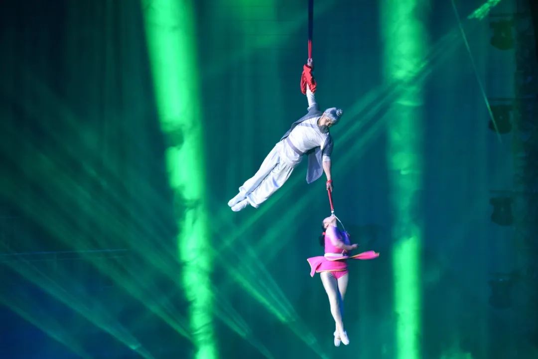 外包杂技演员,从高空坠落|表演_新浪财经_新浪网