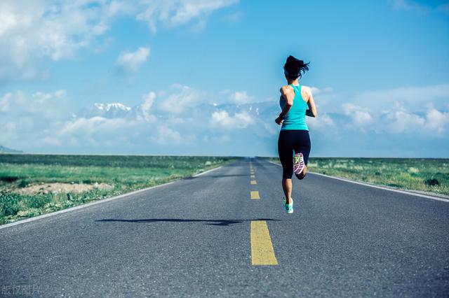 每天慢跑5公里可以减肥吗（每天慢跑5公里，多久能瘦下来？坚持2个月掉秤10斤）