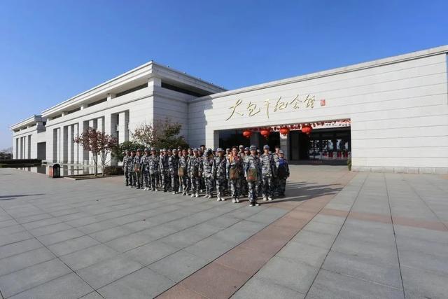 总书记与村书记们休闲区蓝鸢梦想 - Www.slyday.coM