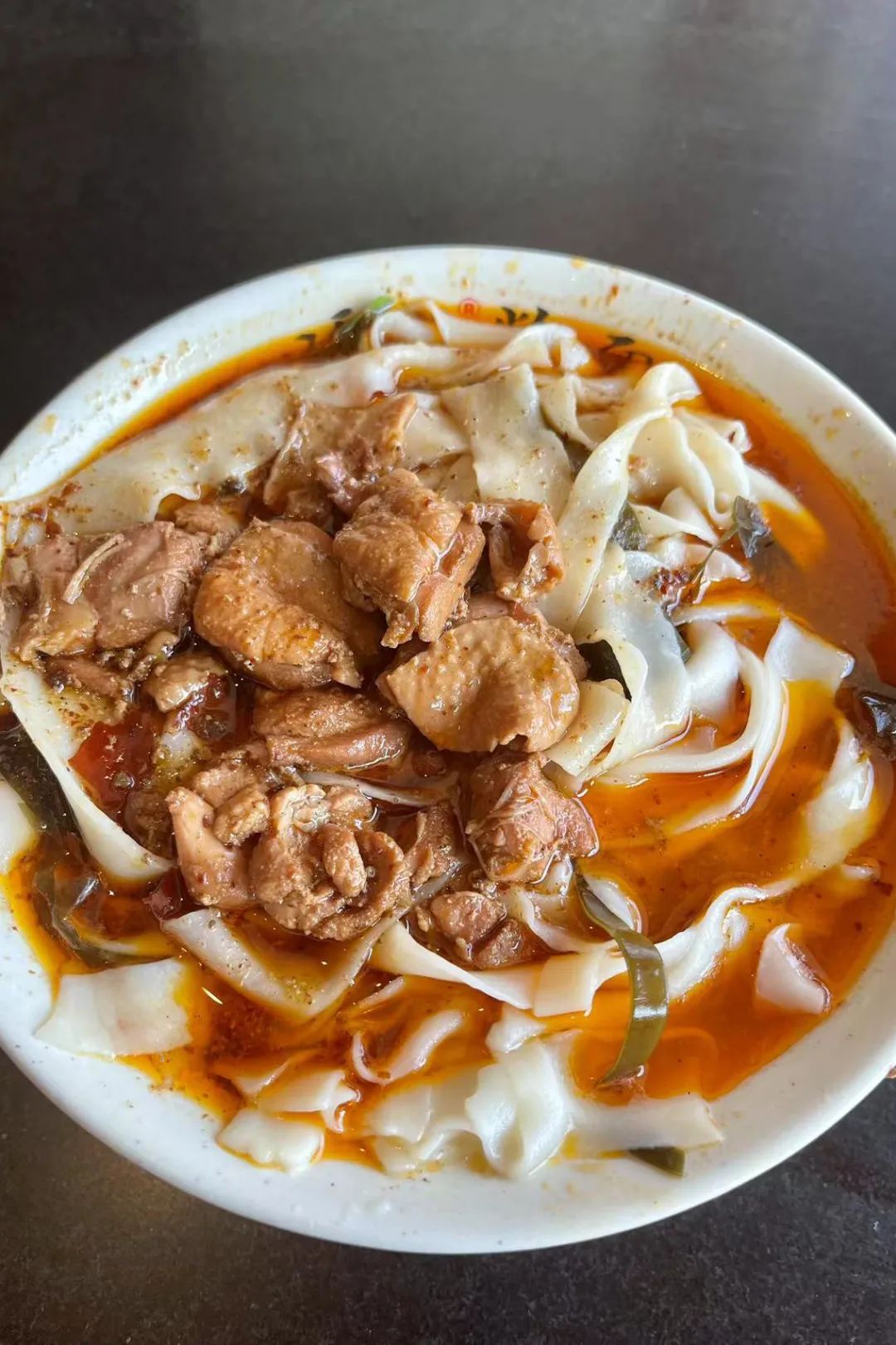 临颍项记烩面,鸡块儿麻上天灵盖儿.&nbsp;摄影/砍柴书生