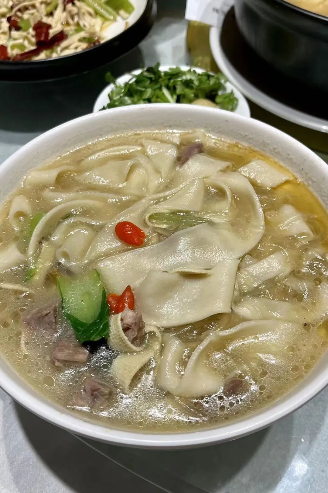 汤色如金的合记烩面.&nbsp;摄影/砍柴书生