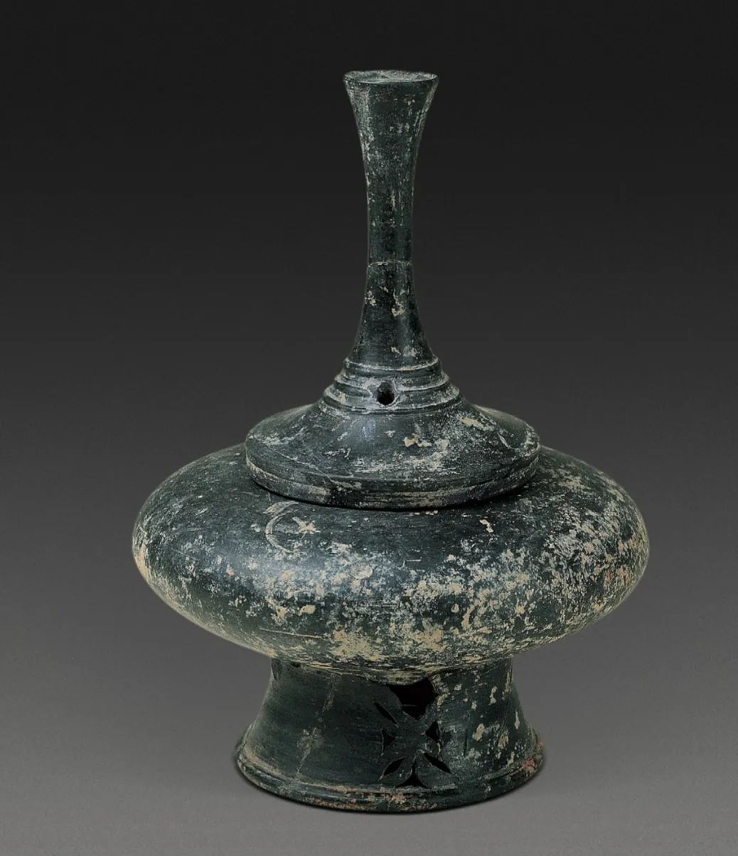 1986年福泉山m101出土良渚文化红彩高柄钮陶罐