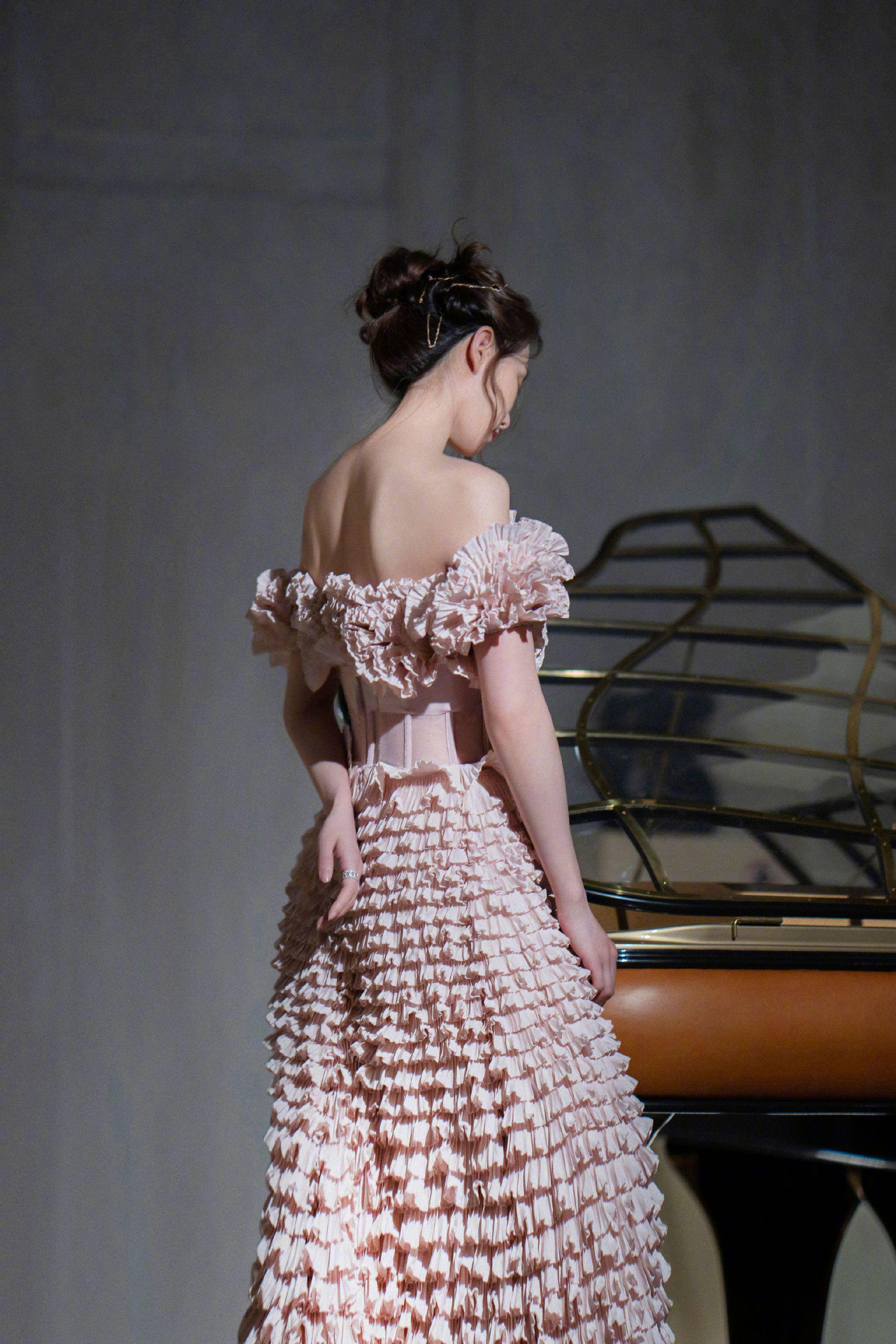 刘诗诗的肩颈线条 背 天鹅颈,看多少遍都会被惊艳的程度|肩颈|天鹅