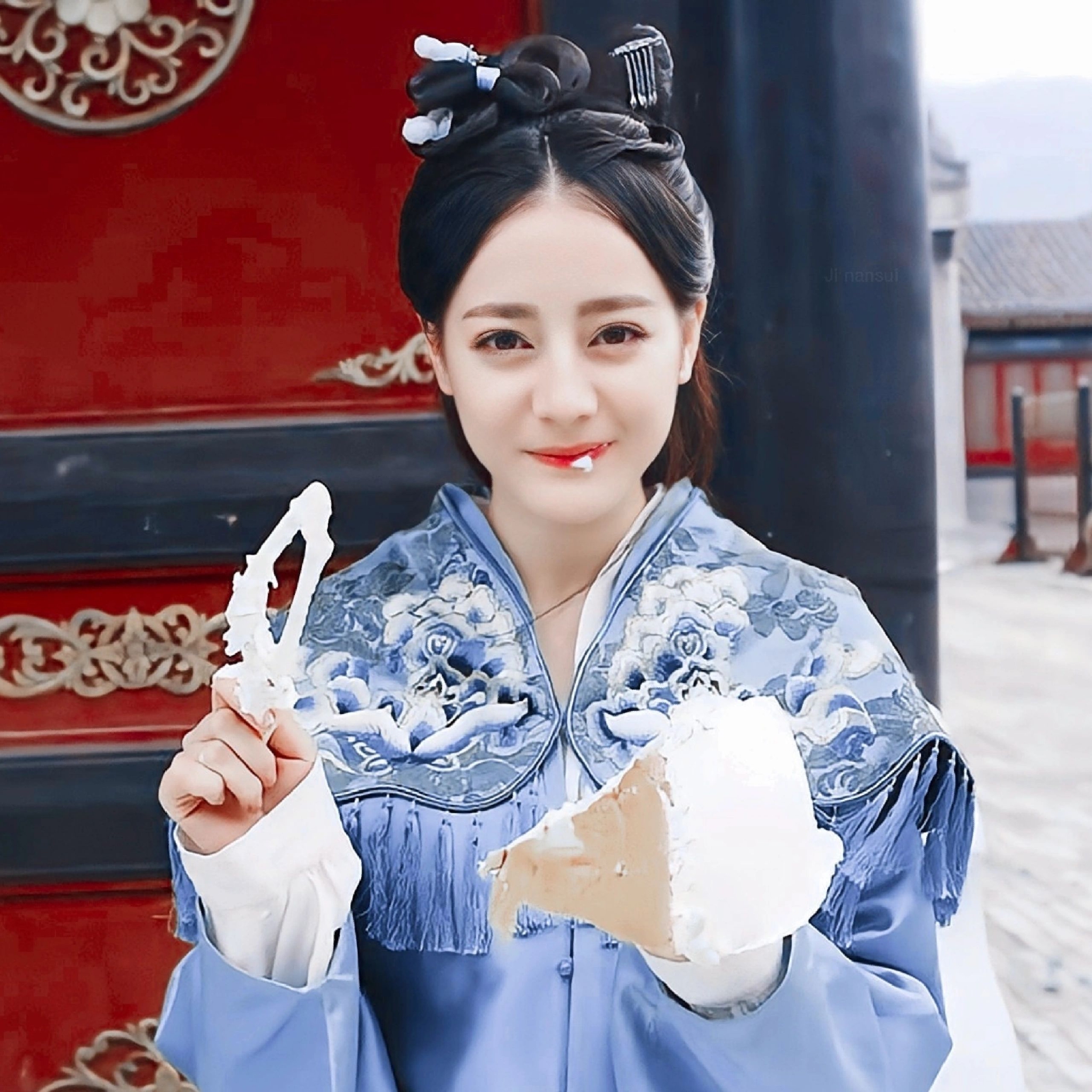 早期的迪丽热巴脸还是肉乎乎的好可爱啊……|迪丽热巴|可爱|古装_新浪