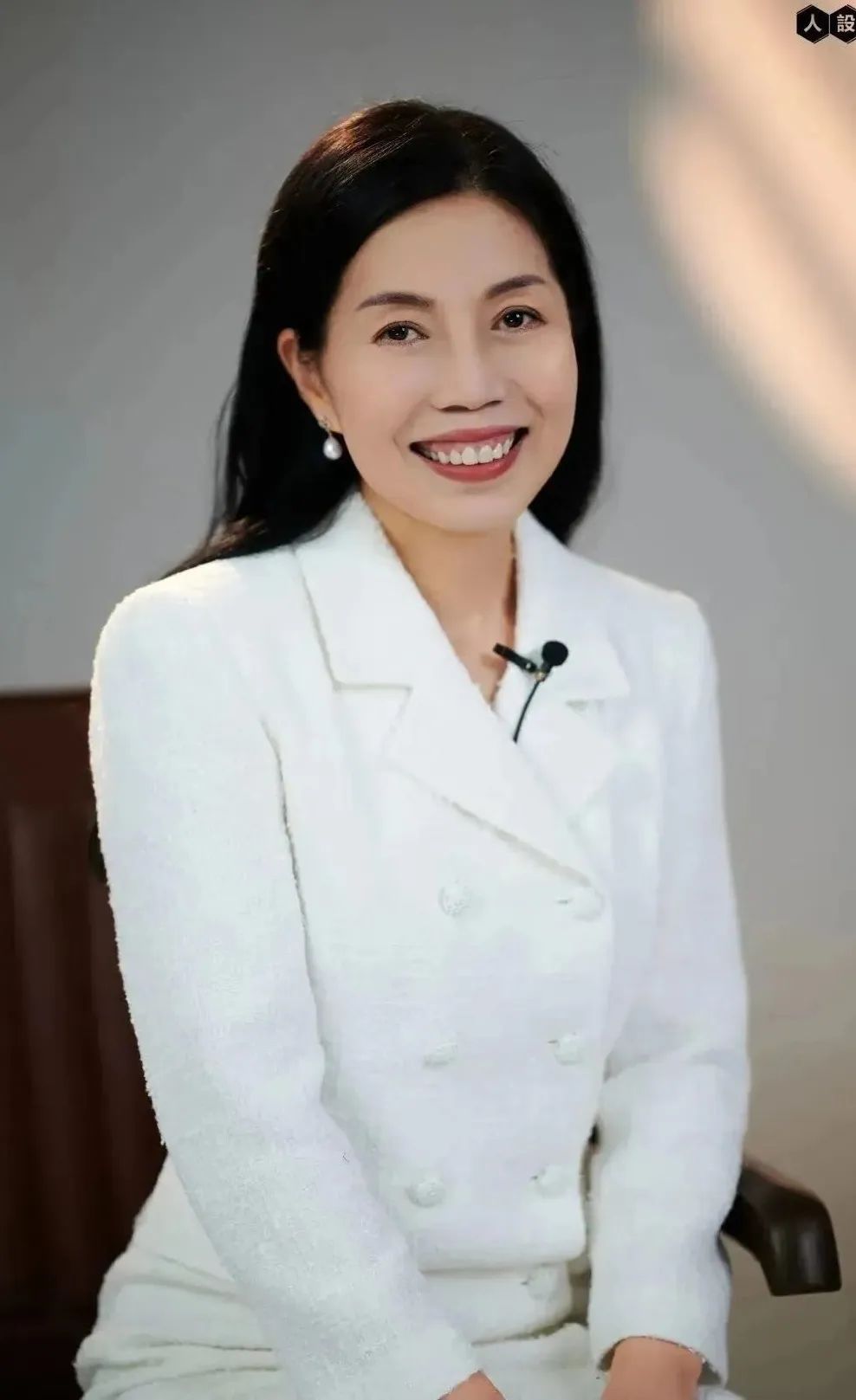杨晓燕长江商学院助理院长,负责长江校友事务部与mba等项目,累计服务