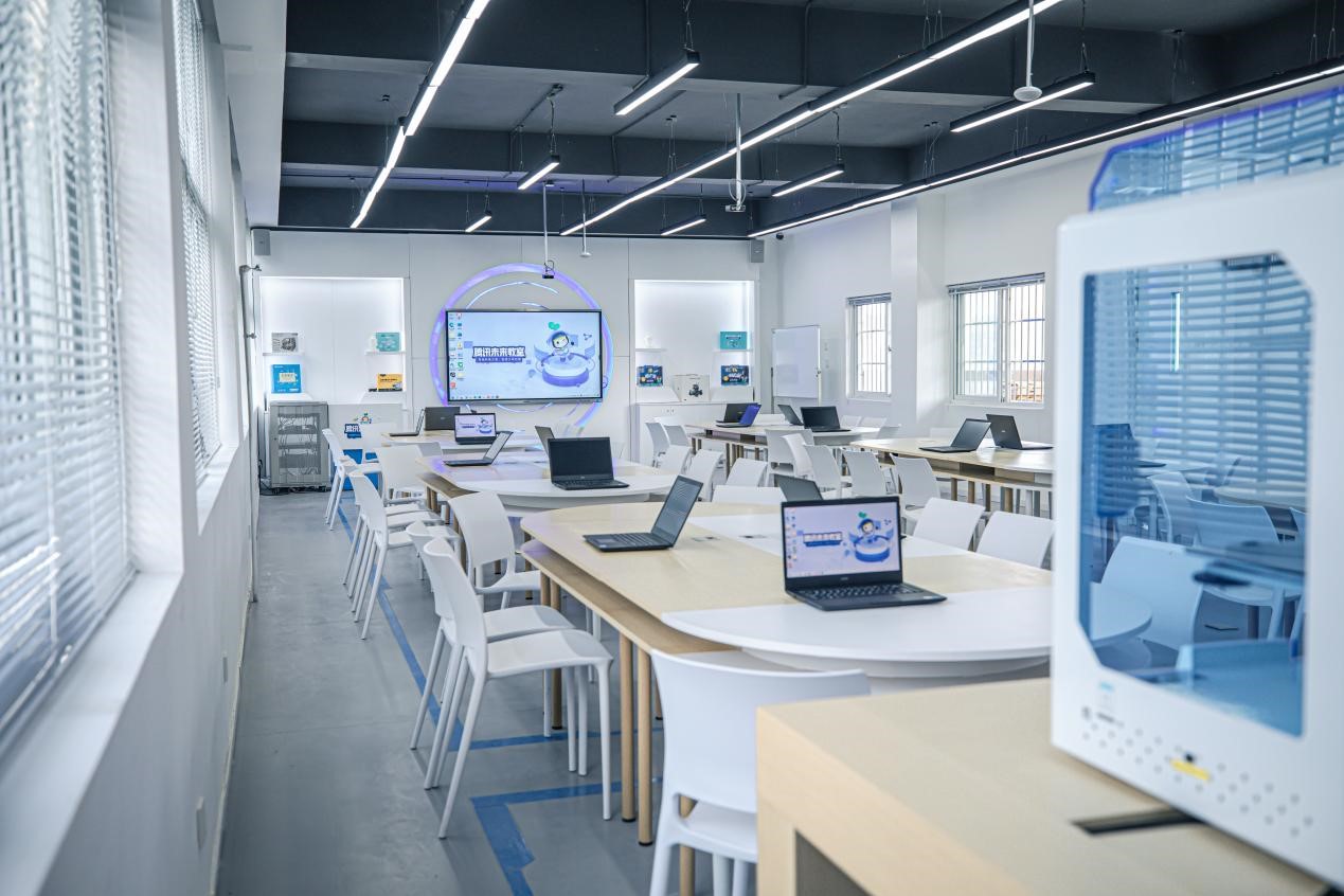 (桑枣中学未来教室)