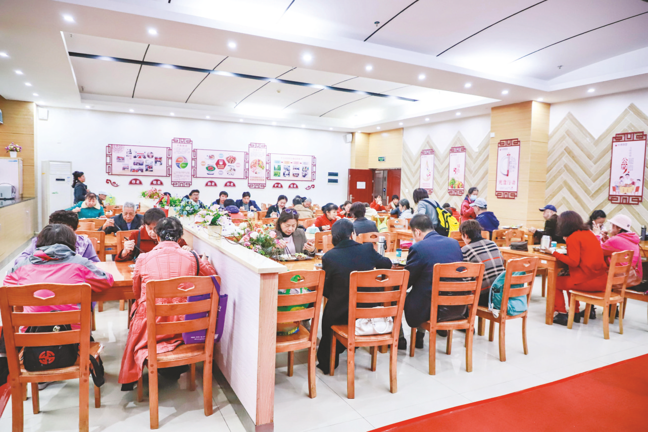&nbsp;&nbsp;&nbsp;&nbsp;▲长者食堂让老年人食有所依,老有所乐.