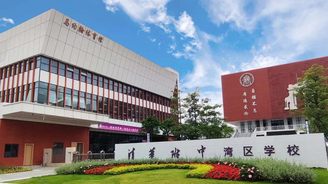 天河壹品临近约60万平方米的马鞍山公园(和项目一路之隔),还有约70万