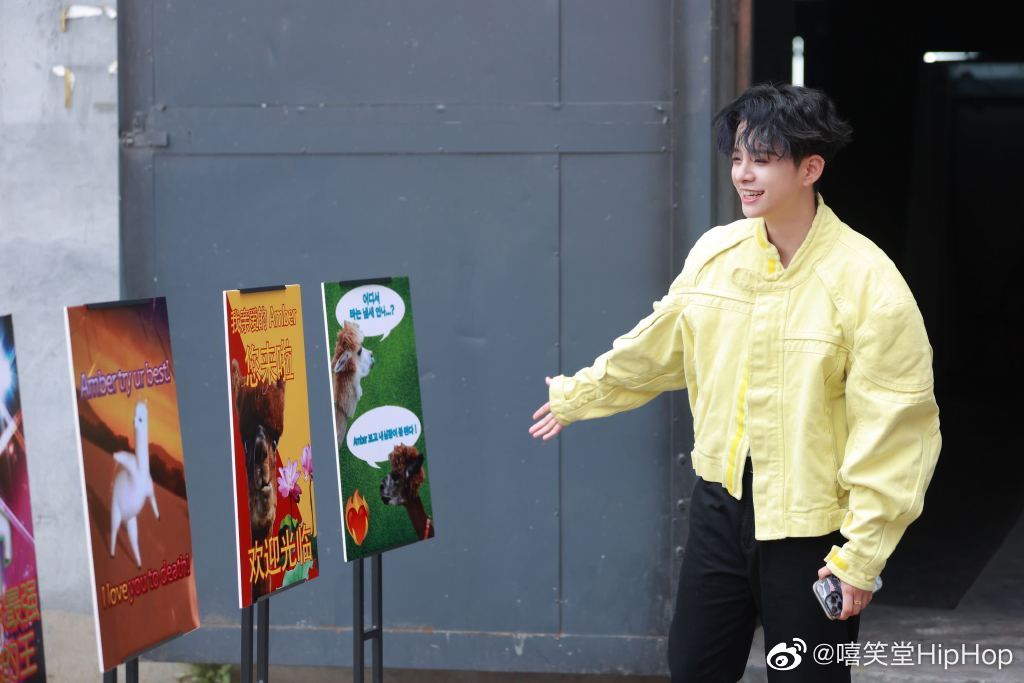 Amber刘逸云作为嘉宾录制《中国说唱巅峰对决》！|刘逸云|Amber|说唱_新浪新闻