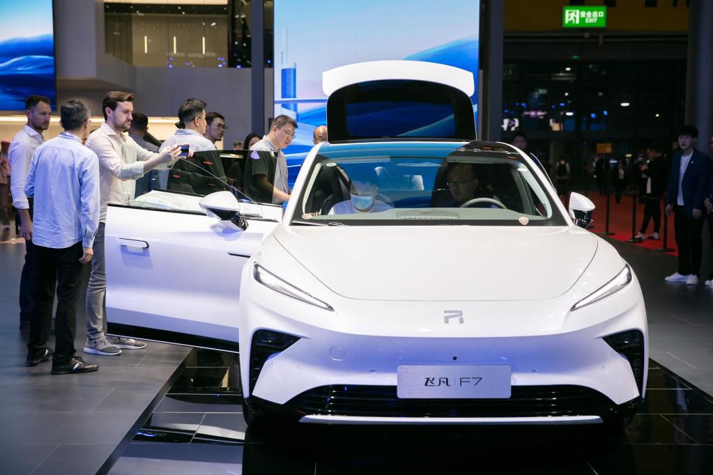 4月18日在2023上海车展上拍摄的上汽飞凡f7新能源汽车.