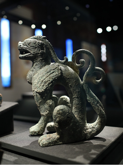 藏于首都博物馆的铜坐龙,出土于金中都大安殿遗址.