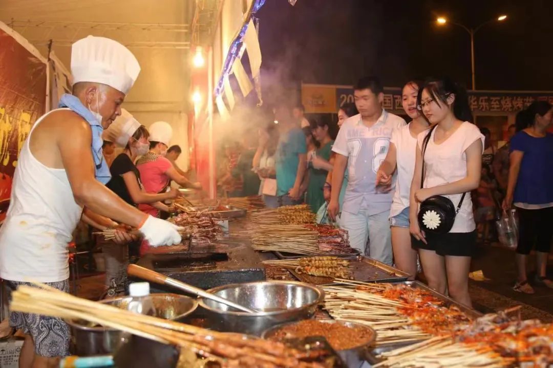 负有盛名的"美食烧烤节".乐至县委宣传部 供图