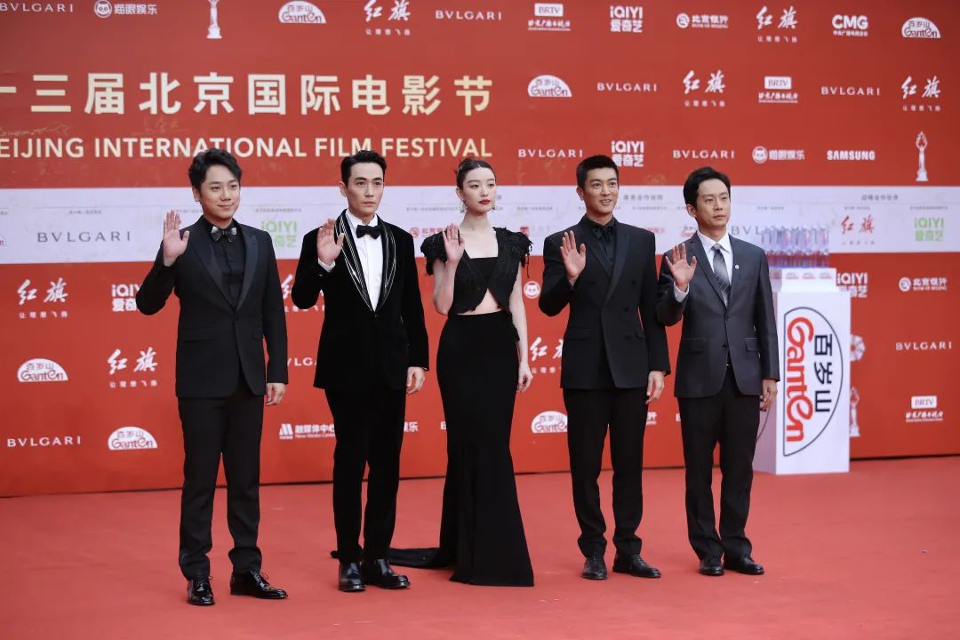 主演朱一龙,倪妮,杜江和制片人钱重远亮相第十三届北京国际电影节红毯