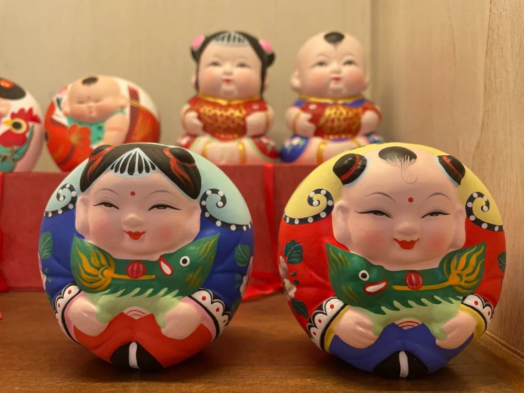 惠山泥人传统人物形象"阿福"和"阿喜" 朱国亮 摄