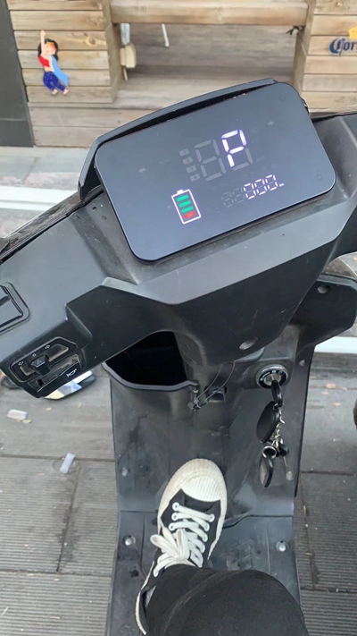 2022年12月底,陈涛送外卖的电动车。 受访者供图