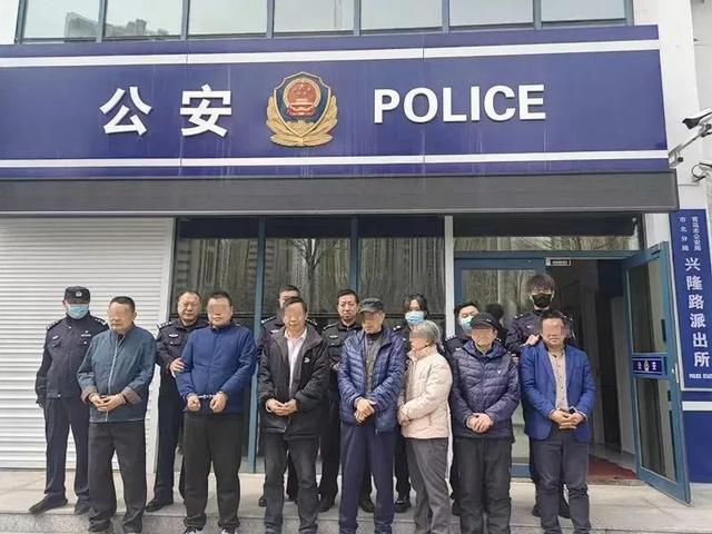 太糊涂！9名老人涉嫌犯罪被抓！青岛警方一查，他们都常去这类地方…