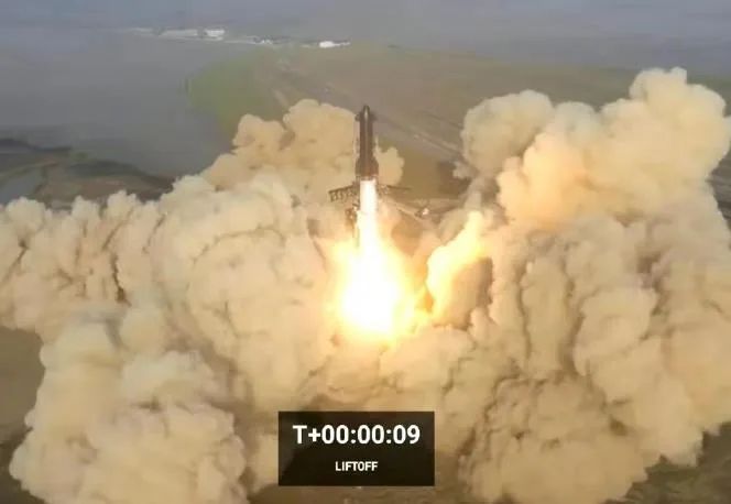 “星舰”点火起飞