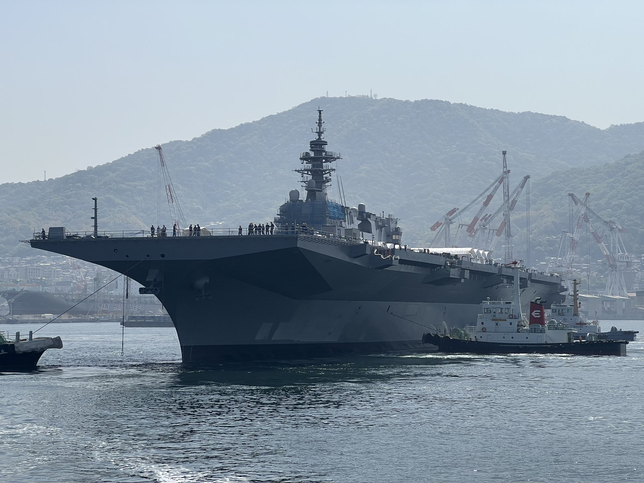 正进行"航母化改装"的"加贺"号,1年来首次驶出船坞|航母|日本_新浪