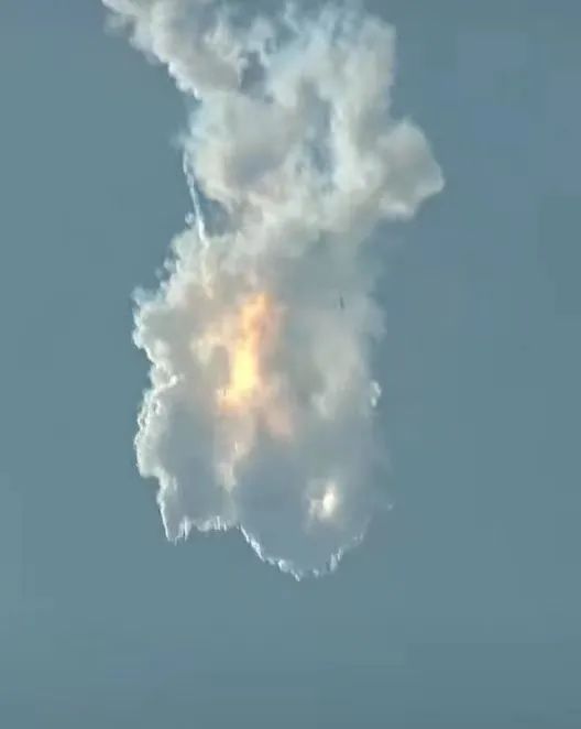 “星舰”首飞以爆炸解体