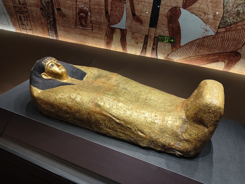 全身镀金的木乃伊棺椁