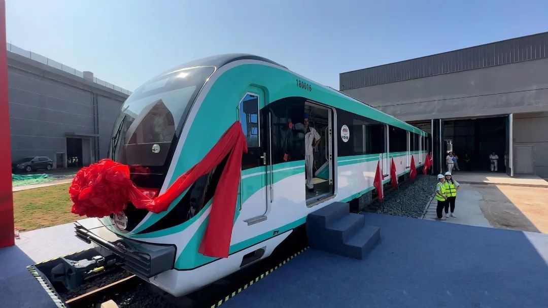 晚报早班车|首列车入驻车辆段,重庆轨道交通18号线预计今年通车|列车