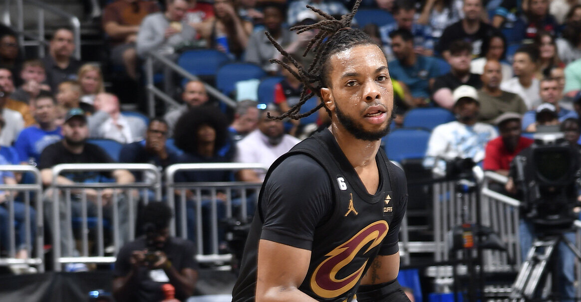 半场战罢,骑士球星达柳斯-加兰手感冰凉,投篮12投仅1中,三分球5投全失