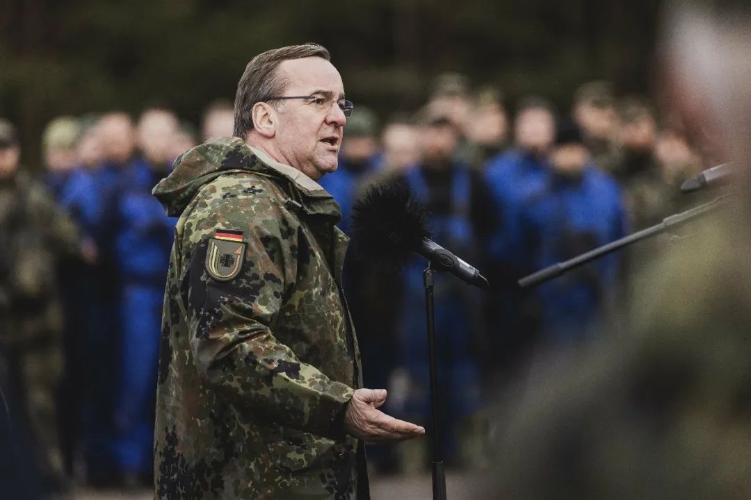 资料图片:德国防长皮斯托里乌斯.(视觉中国)