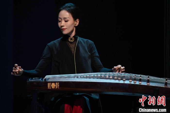 古筝演奏家赵洁楠用情境音画《如梦令》带观众"入梦"|如梦令|音画