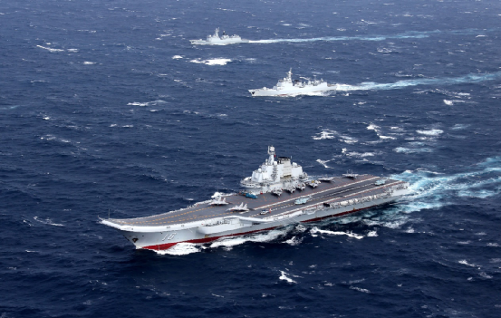 中国海军航母编队在远海大洋乘风破浪.莫小亮 摄